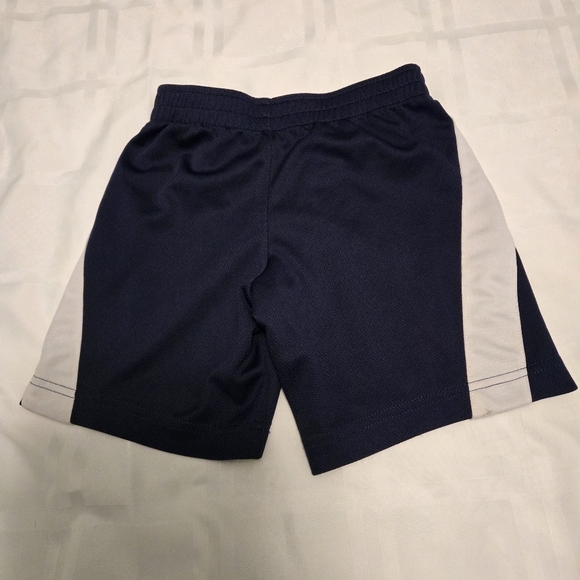 Lot of 3: Pokémon, Oshkosh, and Nike boys size 4-5 - Picture 3 of 14